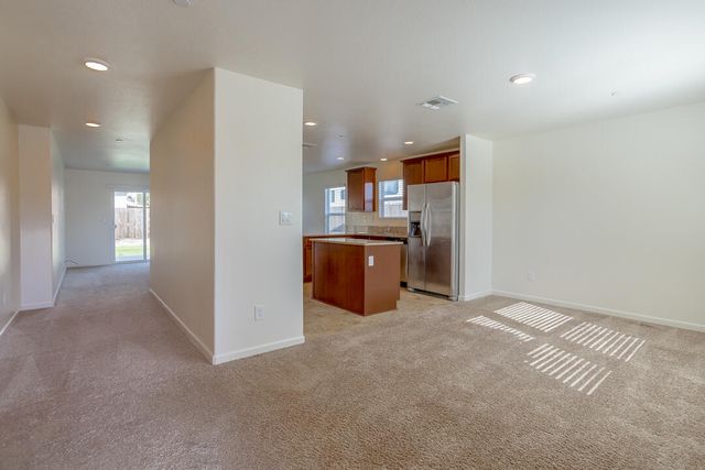 1643 N Grand Court, Visalia, CA 93292