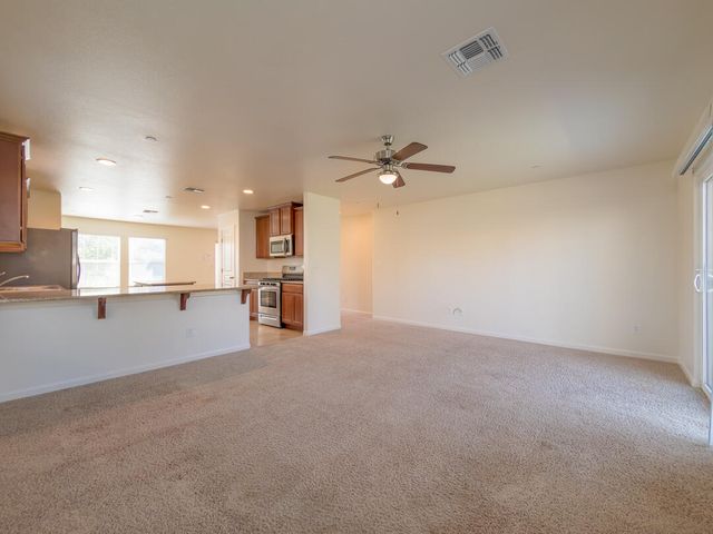 1643 N Grand Court, Visalia, CA 93292