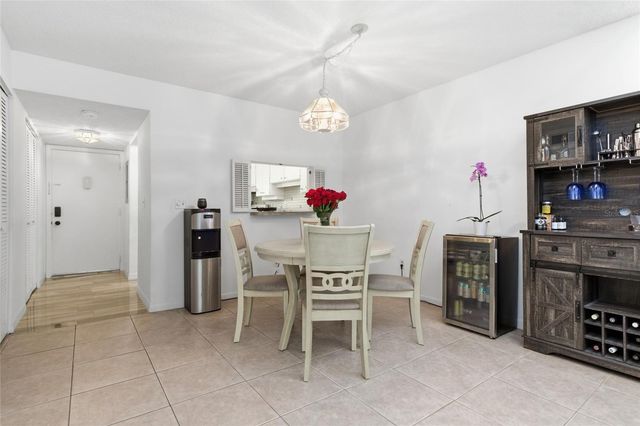 1628 CLOWER CREEK DRIVE 225, Sarasota, FL 34231