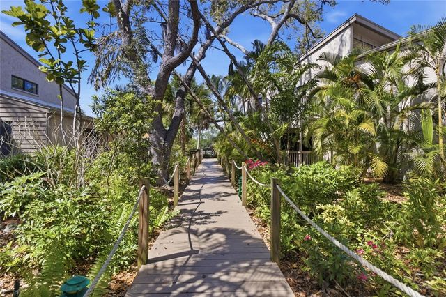 1628 CLOWER CREEK DRIVE 225, Sarasota, FL 34231