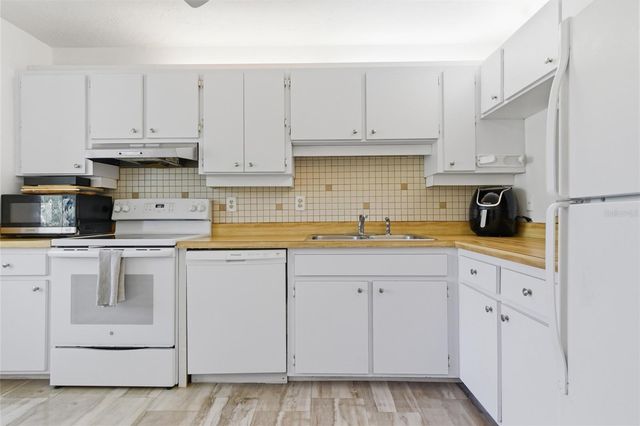 1628 CLOWER CREEK DRIVE 225, Sarasota, FL 34231