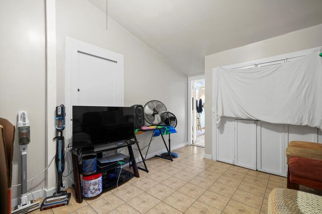 1005 NE 17th Street, Fort Lauderdale, FL 33305