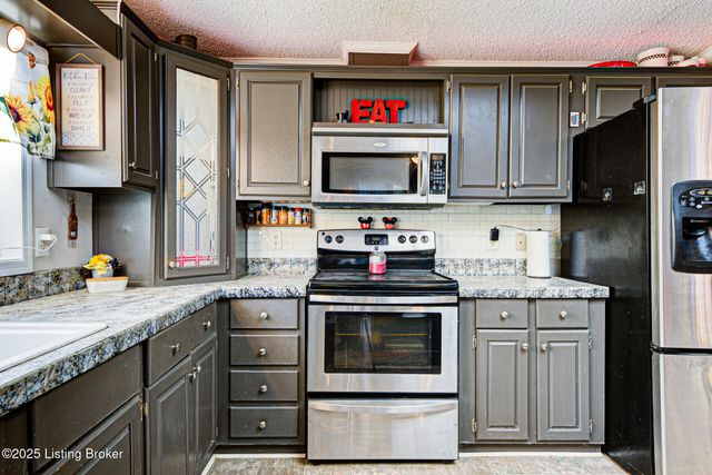 505 Jennings Knob Rd, Vine Grove, KY 40175