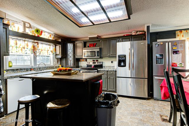 505 Jennings Knob Rd, Vine Grove, KY 40175