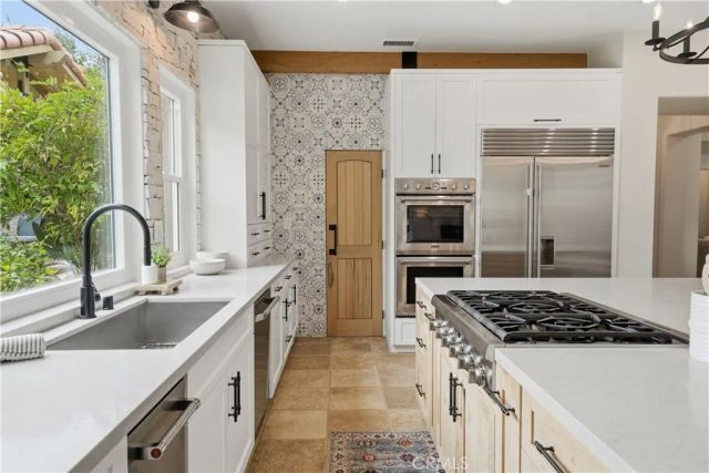 24705 Tiburon, Valencia, CA 91355