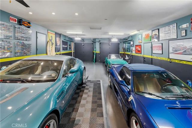 24705 Tiburon, Valencia, CA 91355