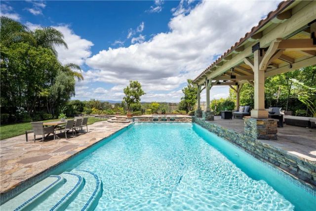 24705 Tiburon, Valencia, CA 91355