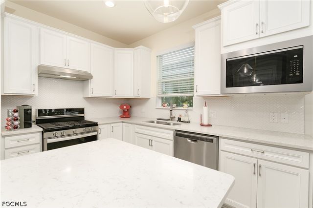 10779 Manatee Key LN, Estero, FL 33928