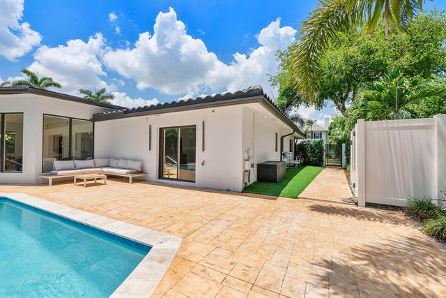 2800 NE 21st Court, Fort Lauderdale, FL 33305
