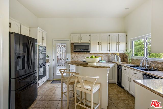 15330 Del Gado Drive, Sherman Oaks, CA 91403