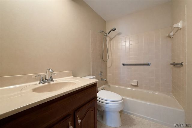 3226 East River Road, Grand Island, NY 14072