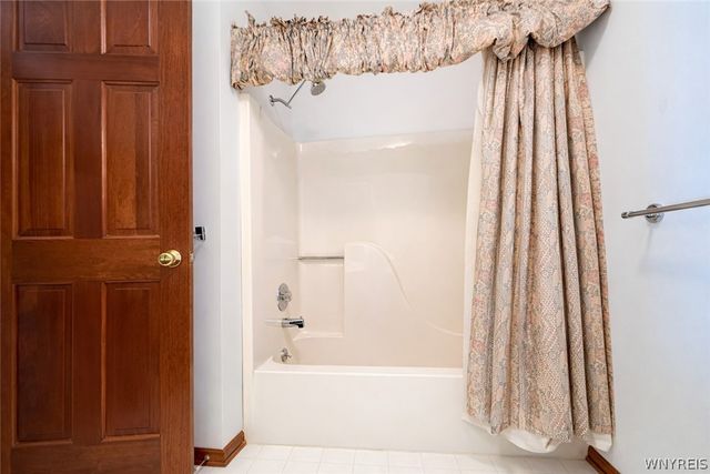 3226 East River Road, Grand Island, NY 14072