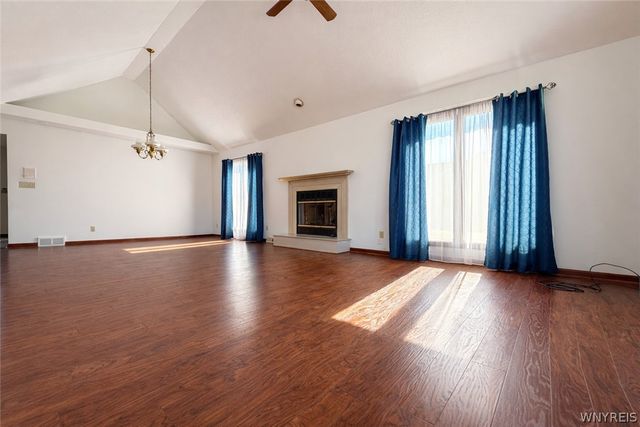 3226 East River Road, Grand Island, NY 14072