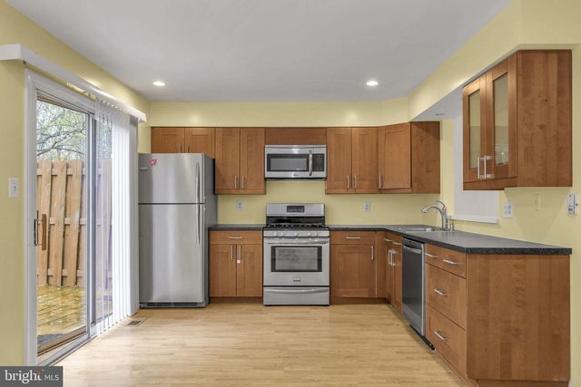 7222 LENSFIELD CT, Alexandria, VA 22315