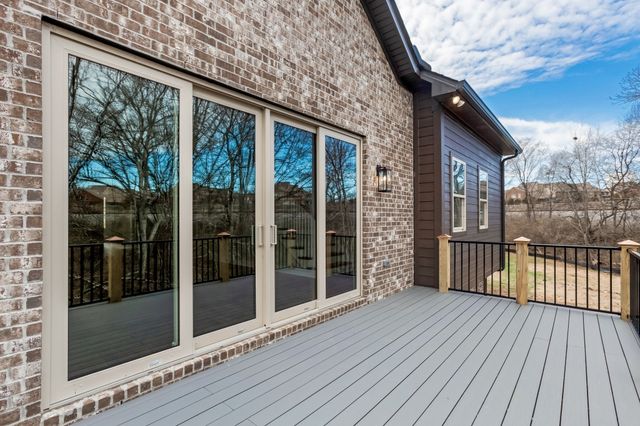 2048 Blackstone Drive, Hendersonville, TN 37075