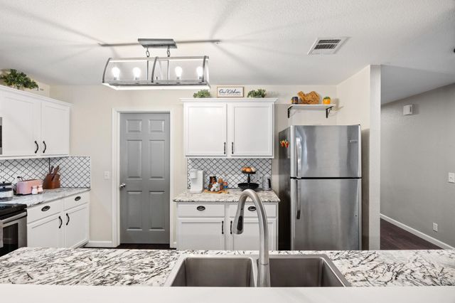 304 Old Peak RD, Georgetown, TX 78626