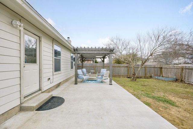 304 Old Peak RD, Georgetown, TX 78626