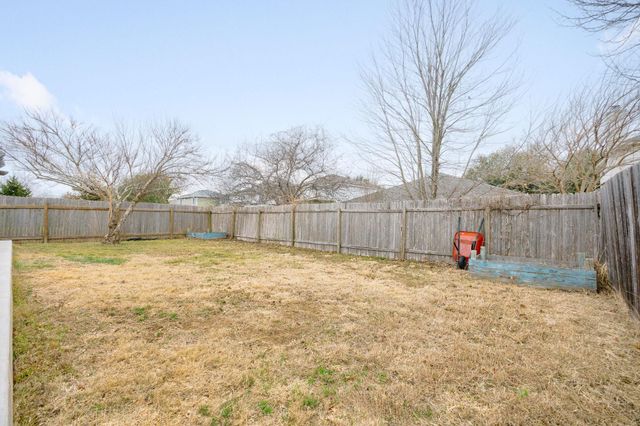 304 Old Peak RD, Georgetown, TX 78626