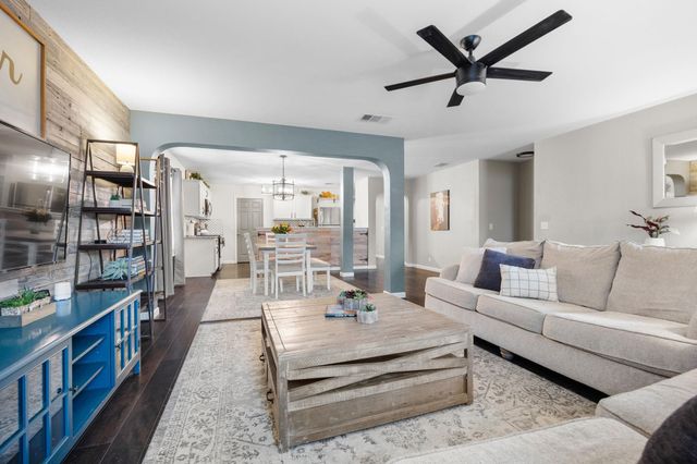 304 Old Peak RD, Georgetown, TX 78626