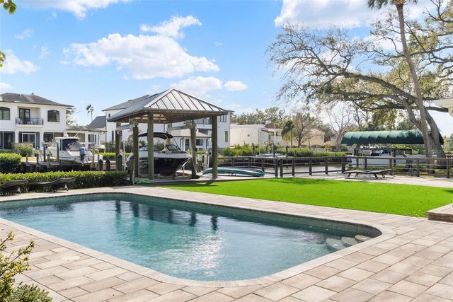 5018 S THE RIVIERA STREET, Tampa, FL 33609