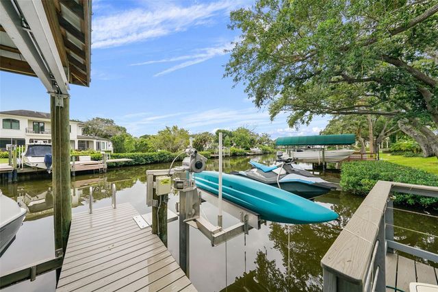 5018 S THE RIVIERA STREET, Tampa, FL 33609