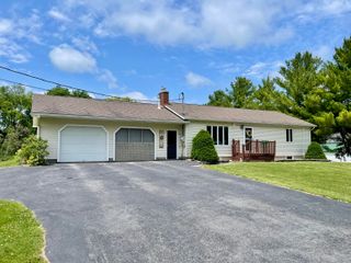 15 Spruce Street, Champlain, NY 12919