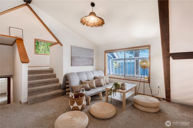 6054 Wynn Jones Rd E, Port Orchard, WA 98366