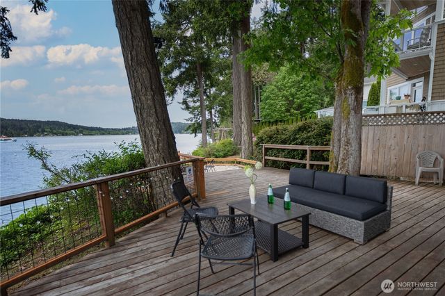 6054 Wynn Jones Rd E, Port Orchard, WA 98366