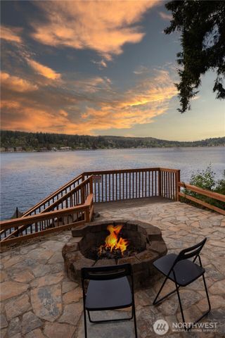 6054 Wynn Jones Rd E, Port Orchard, WA 98366