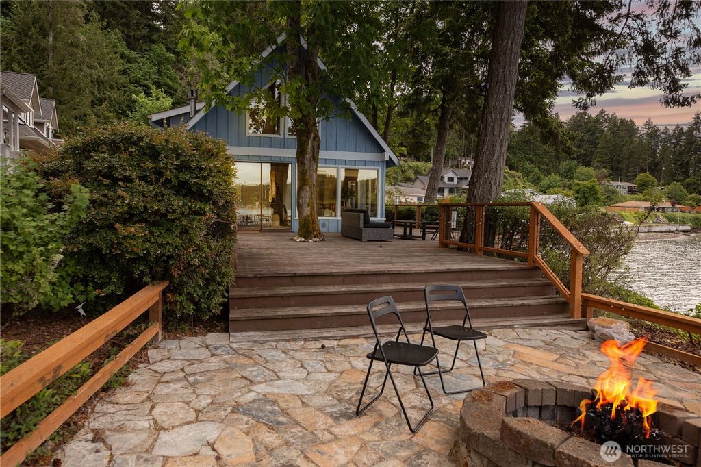 6054 Wynn Jones Rd E, Port Orchard, WA 98366