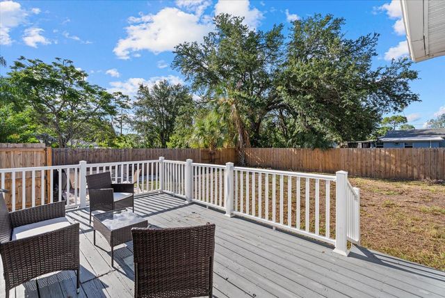 204 6TH AVENUE NW, Ruskin, FL 33570