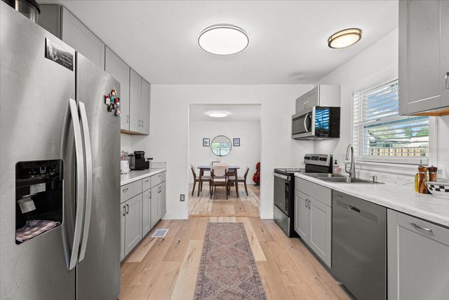 204 6TH AVENUE NW, Ruskin, FL 33570