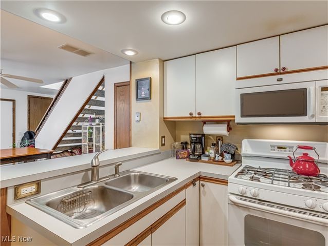 623 Meredith Lane, Cuyahoga Falls, OH 44223