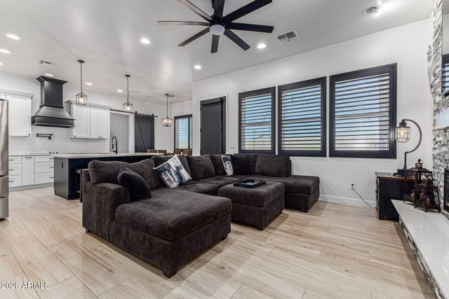 5628 E PONY TRACK Lane, San Tan Valley, AZ 85140