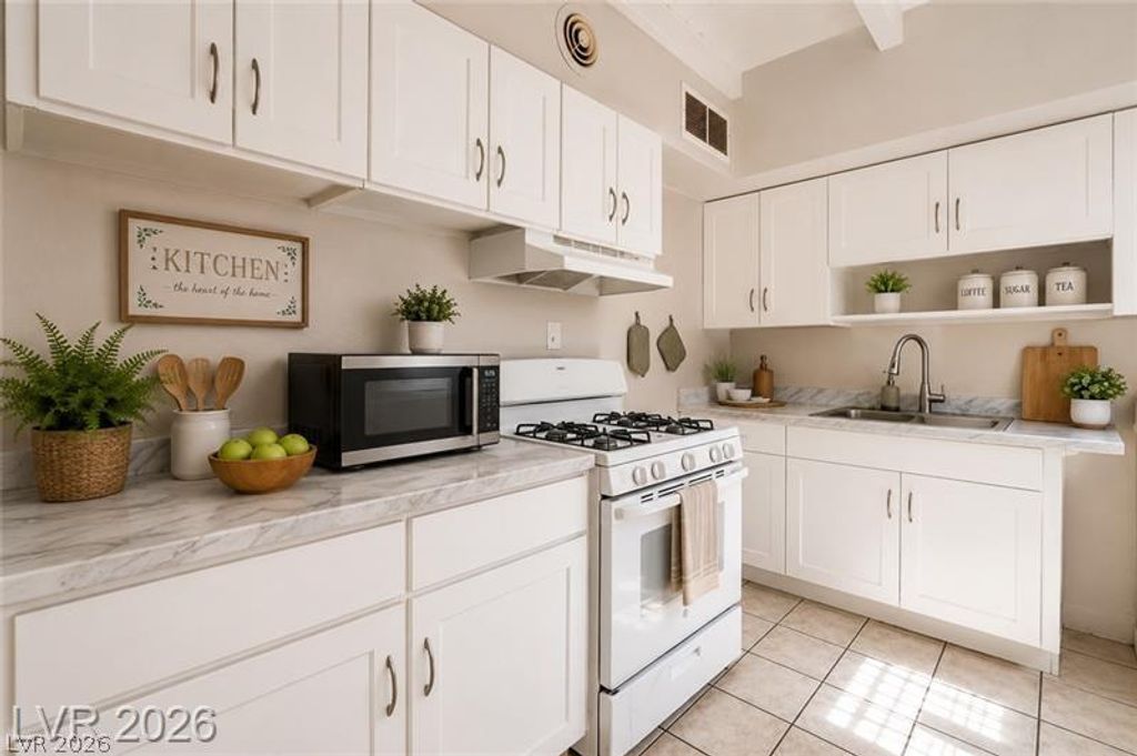 2104 White Street, North Las Vegas, NV 89030 — photo 3