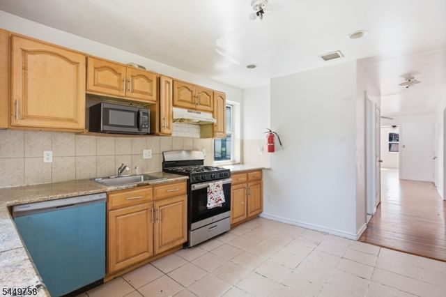 524 Mulberry St, Newark City, NJ 07114