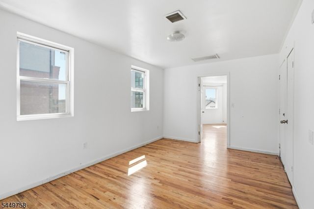 524 Mulberry St, Newark City, NJ 07114