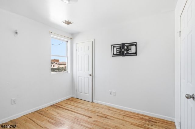 524 Mulberry St, Newark City, NJ 07114