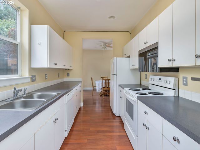 1709 Se CLINTON St, Portland, OR 97202