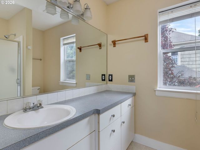1709 Se CLINTON St, Portland, OR 97202