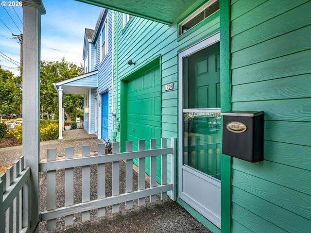 1709 Se CLINTON St, Portland, OR 97202