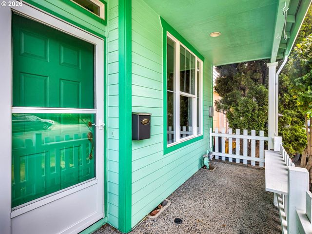 1709 Se CLINTON St, Portland, OR 97202