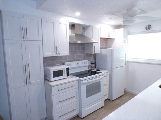 649 TAMIAMI TRAIL S 305, Venice, FL 34285