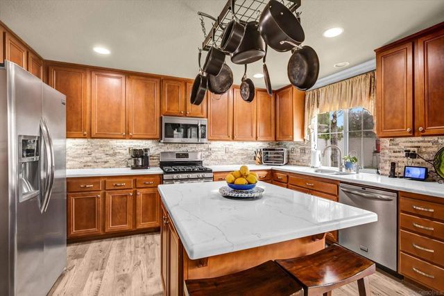 3985 Carino Way, Oceanside, CA 92057