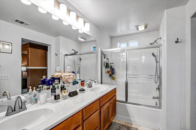 3985 Carino Way, Oceanside, CA 92057