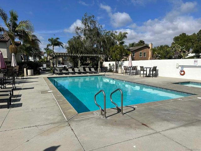 3985 Carino Way, Oceanside, CA 92057