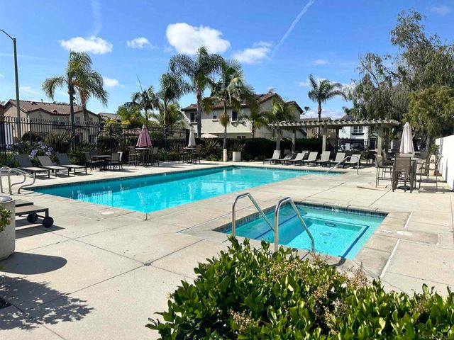 3985 Carino Way, Oceanside, CA 92057