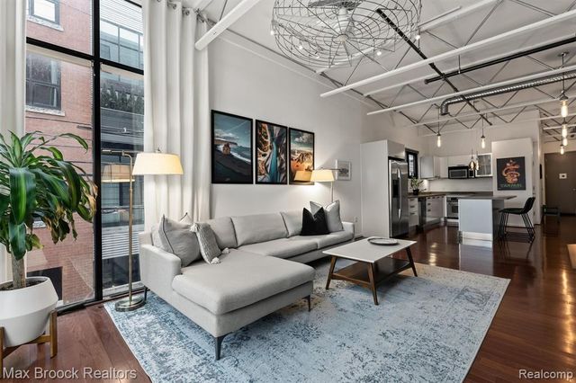 100 N Center Street 204, Royal Oak, MI 48067