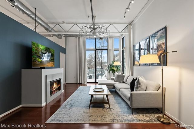 100 N Center Street 204, Royal Oak, MI 48067