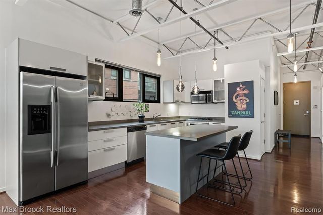 100 N Center Street 204, Royal Oak, MI 48067